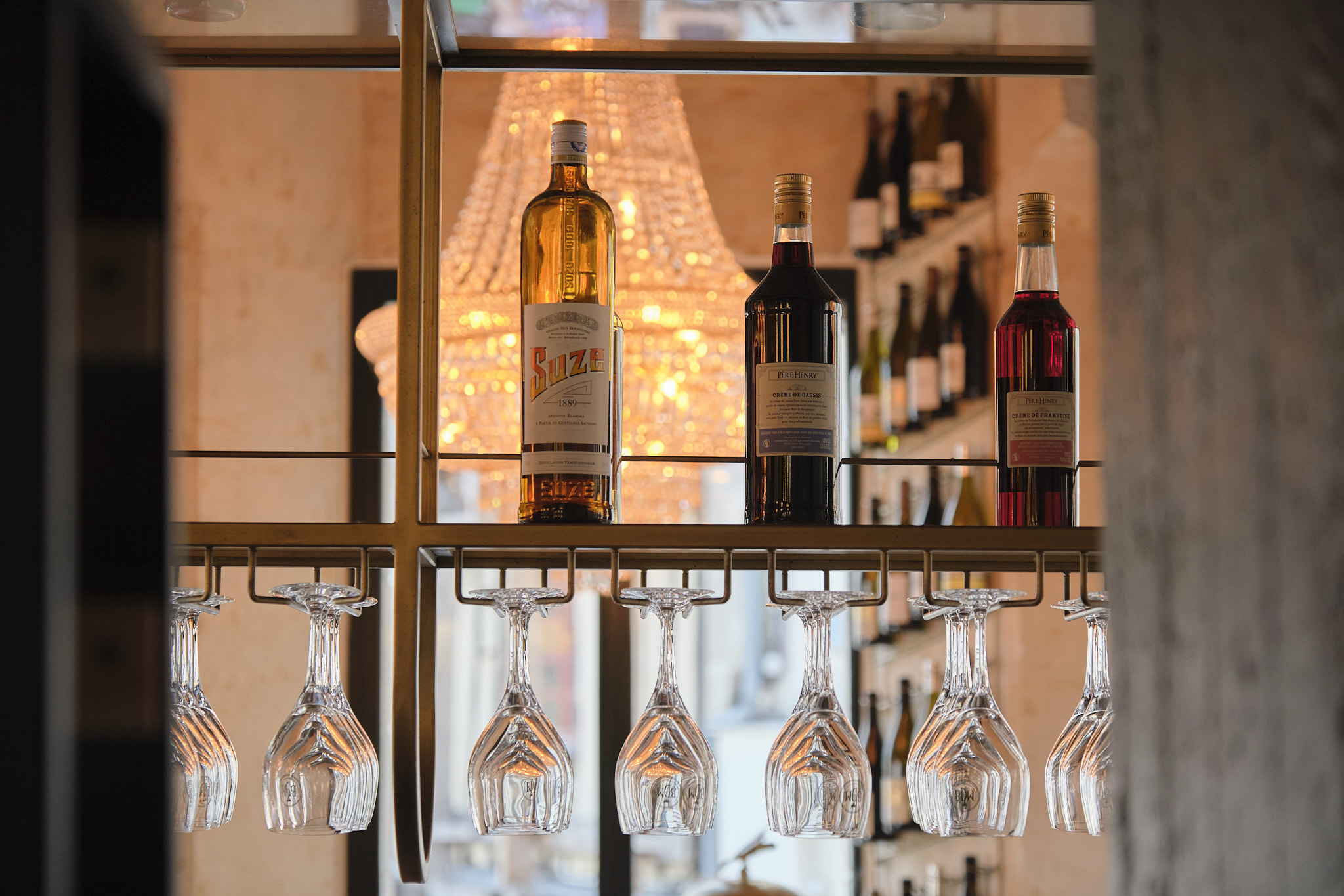 Le bar, c&oelig;ur vivant de l'&eacute;tablissement