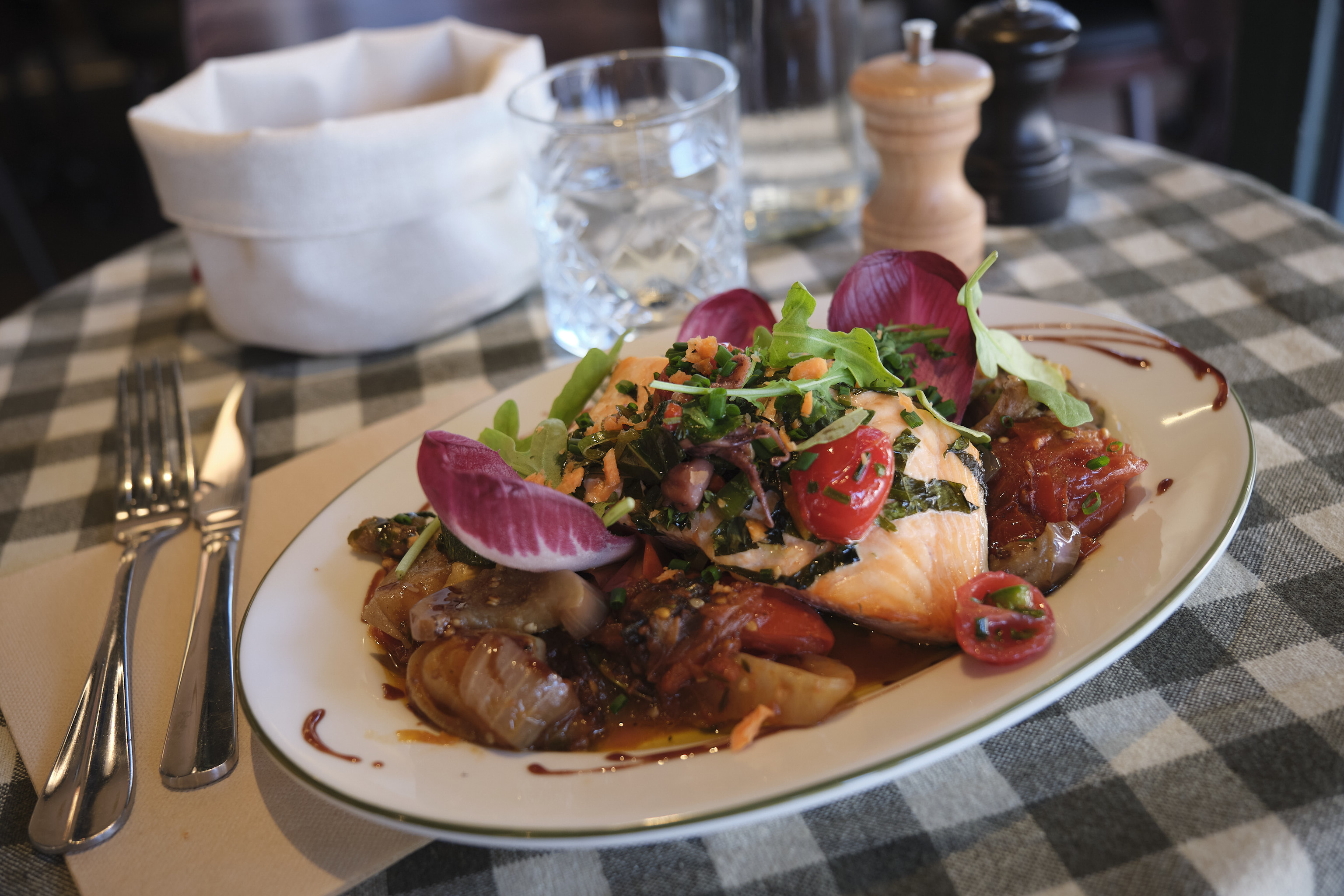 Plats g&eacute;n&eacute;reux, pr&eacute;sentation soign&eacute;e